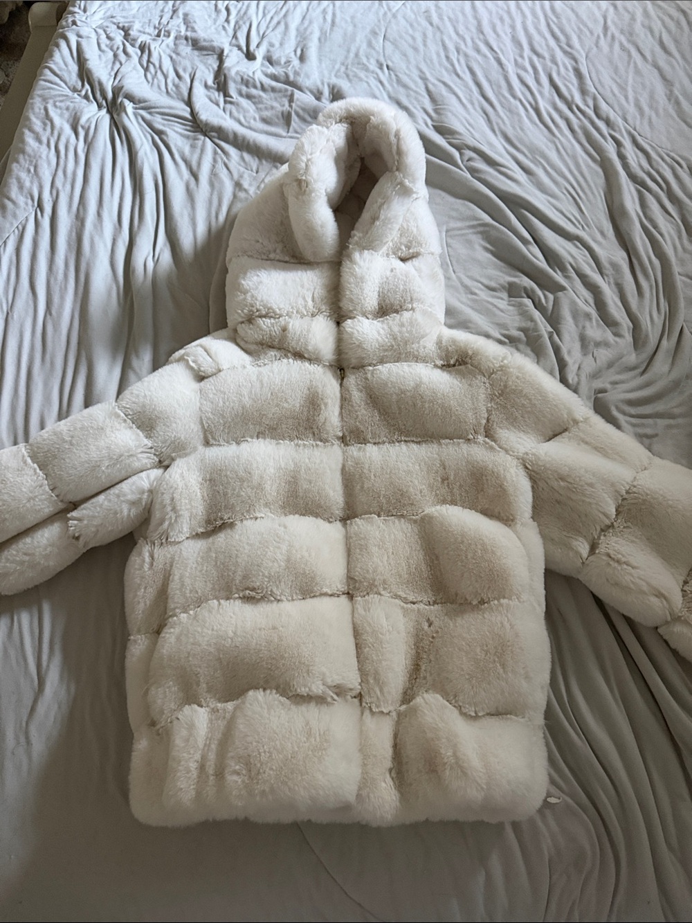 BCBGMaxAzria Cream Faux-Fur Hooded Puffer Jacket